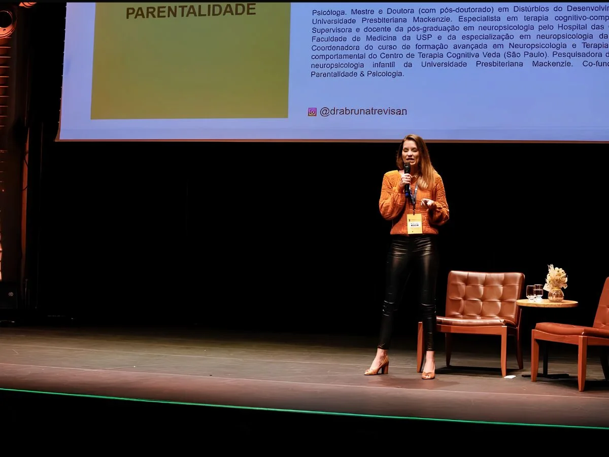 Dra. Bruna Trevisan no palco da 1ª edição da Imersão TDAH, Recife · 2024